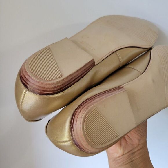 NEVER WORN VINTAGE PARTNERS MERVYNS LIGHT GOLD GENUINE LEATHER FLATS 10M - Picture 13 of 15
